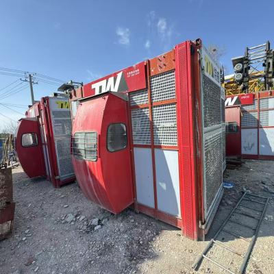 Công tác lắp dựng thang máy xây dựng tại công trường